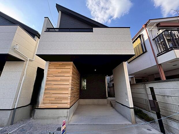 【外観】木造２階建て設計、４ＬＤＫ＋カースペース。暮らしを豊かにサポートする仕様設備や広々としたキッチンなど魅力が詰まったお住まいです。