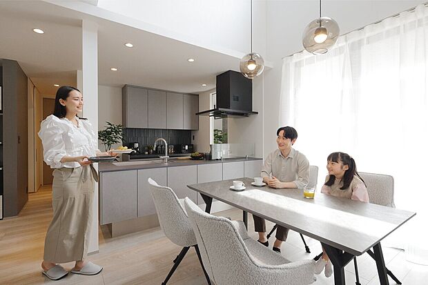 【回遊動線のあるLDK】暮らしやすさと、子どもがのびのびと遊び回れる空間設計を追求した住まい