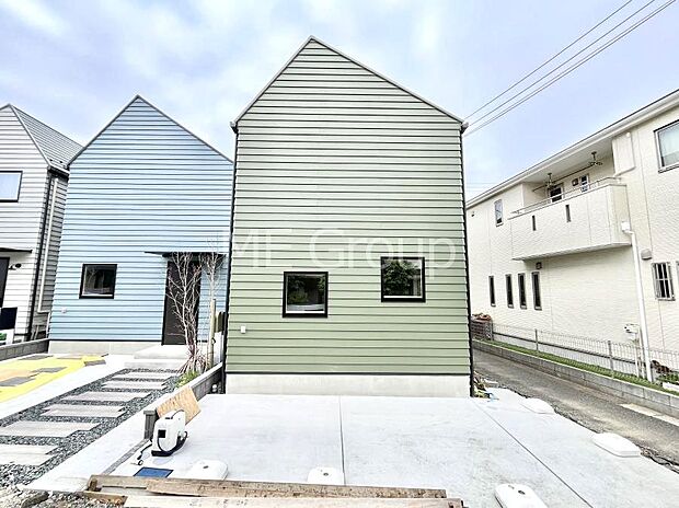 ◆1号棟◆~Exterior~ 周辺には学校や買物施設もあり生活、子育てに適した環境が広がっています!「永住地」として、物件のご見学だけではなく、周辺の環境や通学できる学校についてもご相談ください!