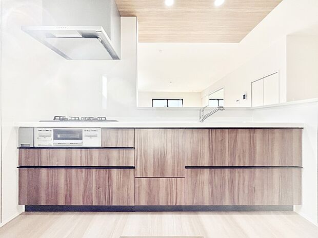 ~Kitchen~ 広くて使いやすいキッチンなら家族でいっしょに料理をつくったり、後片付けも手間なくできちゃいます♪収納もたっぷりあるので、いつもすっきりと清潔な印象を保てます。