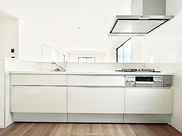 ~Kitchen~ 広くて使いやすいキッチンなら家族でいっしょに料理をつくったり、後片付けも手間なくできちゃいます♪収納もたっぷりあるので、いつもすっきりと清潔な印象を保てます。