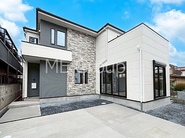 ～Exterior～  一戸建ての大きなメリットは、自分達の「土地」を「自由に」使える事です。  ガーデニングやＤＩＹ，車やバイクの趣味など様々な用途で利用できます。