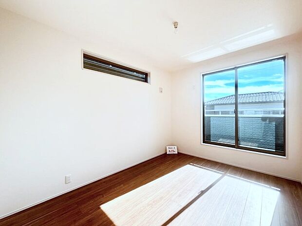 ～Bed Room～　忙しく過ぎゆく日常を置き去るほど、ゆったりした時間が流れる住環境。『快適』は「家」と「街」と「環境」が調和した時に訪れるだと改めて感じさせてくれます。