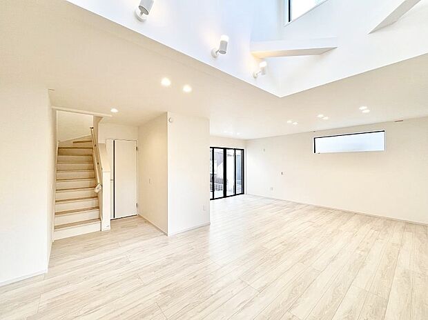 「ただいま」「おかえり」家族とのコミュニケーションが深まるリビングイン階段。