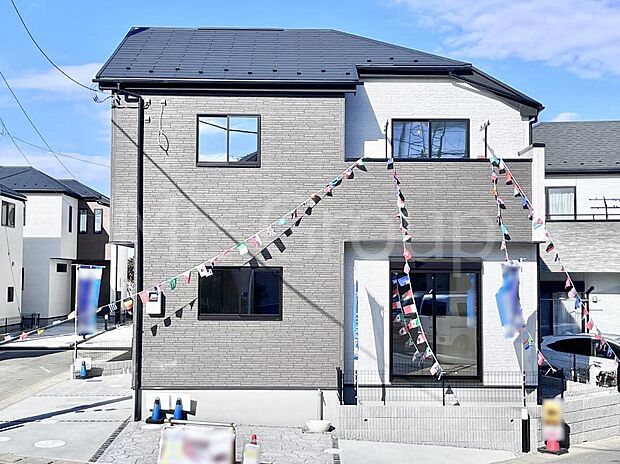 ◆1号棟◆～Exterior～　周辺には学校や買物施設もあり生活、子育てに適した環境が広がっています！「永住地」として、物件のご見学だけではなく、周辺の環境や通学できる学校についてもご相談ください！