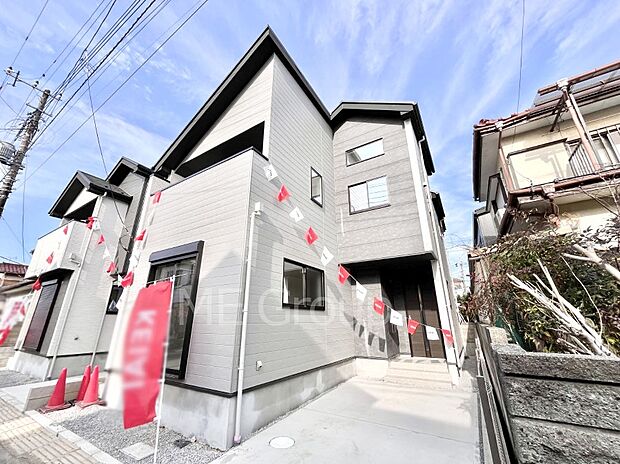 ◆２号棟◆～Exterior～　周辺には学校や買物施設もあり生活、子育てに適した環境が広がっています！「永住地」として、物件のご見学だけではなく、周辺の環境や通学できる学校についてもご相談ください！