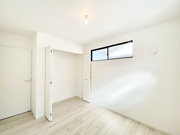 ～Bed Room～　部屋数が多いのが戸建てのメリットです。ご家族が増えたことで手狭に感じていた住まいも戸建てでは各居室プライバシーを保つことができます。住まいにゆとりが生まれ心もリラックスできます♪