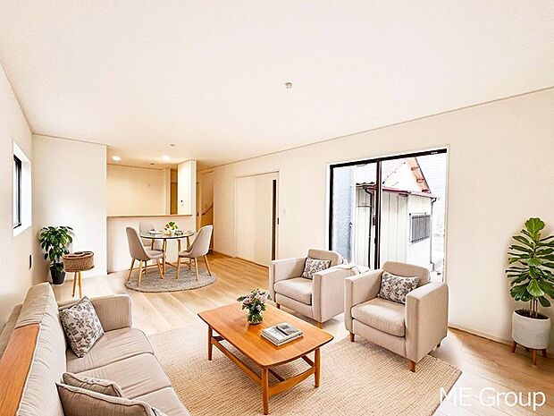 落ち着いた雰囲気のＬＤＫは家族みんなの快適空間※家具はCGです