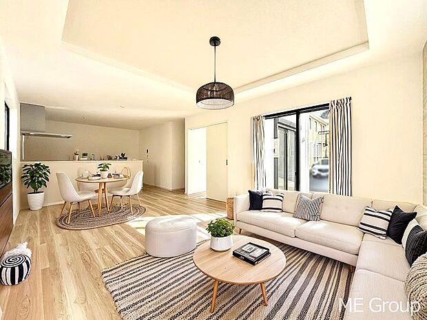 ~Living~ 家族の会話や笑顔が行き交うリビングです。子供が走ってる姿を見ながら、大きなソファやダイニングテーブルでゆったり食事をしたりくつろぎたい♪そんな夢が叶えられる空間です!※家具はCGです