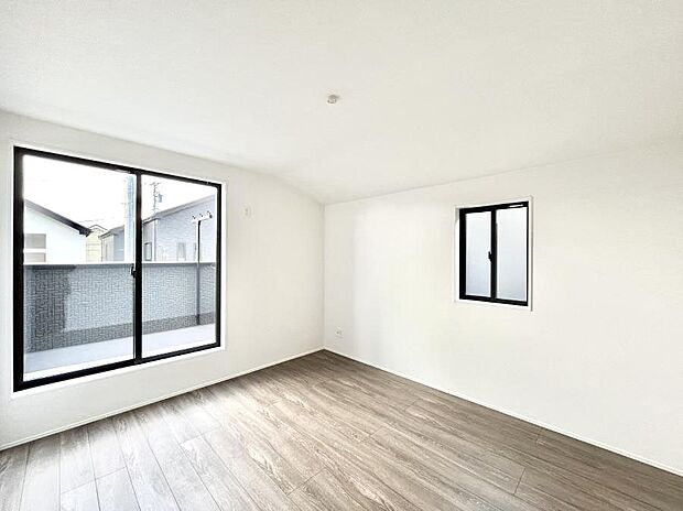 明るいバルコニーサイドに洋室を設置。目覚めの良い寝室に。