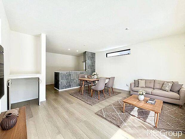 ◆A号棟◆~Living~ 家族の食事や団らんのほか、子どもを遊ばせたり、友人を招いたりするLDKは住まいの中心。長時間過ごす場所だから、その空間は住まい全体の居心地を左右します。※家具はCGです