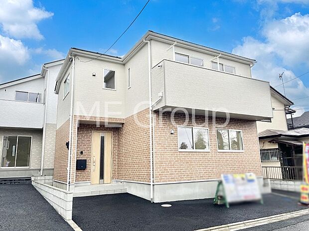 ◆2号棟◆~Exterior~ 閑静な住宅地で子育て家族にピッタリ。 毎日のお散歩も快適な緑に恵まれたエリアで、自然に包まれた穏やかな暮らしを実現するための、ゆとりある住環境が整っています。
