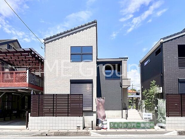 ◆1号棟◆～Exterior～　周辺には学校や買物施設もあり生活、子育てに適した環境が広がっています！「永住地」として、物件のご見学だけではなく、周辺の環境や通学できる学校についてもご相談ください！