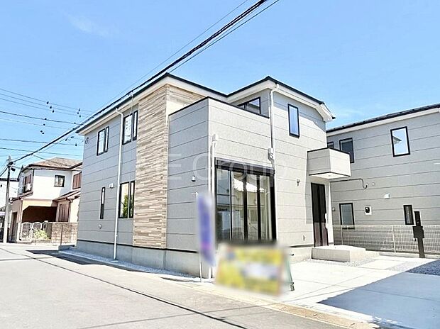 ◆1号棟◆~Exterior~ 堂々たる趣ながら、主張し過ぎずどこか余裕を感じさせるシャープなフォルムで佇む邸宅は、晴天の空と照らし合わせる事で、本来あるべき完成形の姿を見せてくれます。