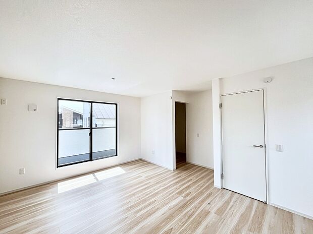 ~Bed Room~ お子様の成長に合わせて住まいのレイアウトも変わります。思春期のプライバシーを重視したり、成長に合わせて机やベットを配置したり。将来を見越しての住まい選びも大切です。