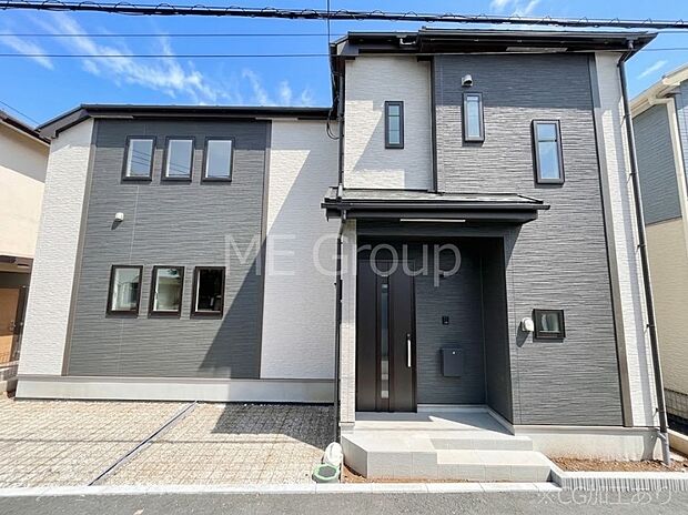 ◆A号棟◆~Exterior~ 周辺には学校や買物施設もあり生活、子育てに適した環境が広がっています!「永住地」として、物件のご見学だけではなく、周辺の環境や通学できる学校についてもご相談ください!