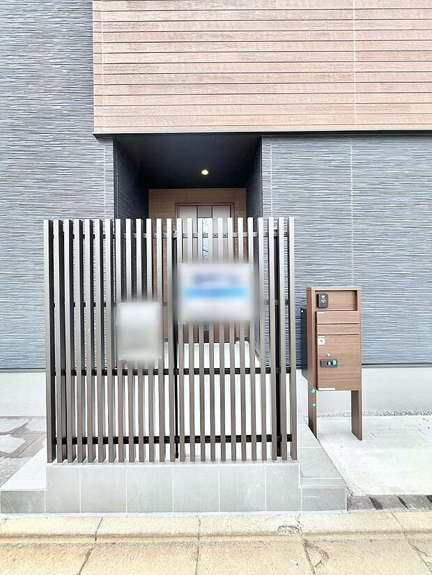 【玄関】モダンなデザインの外玄関!気持ちよくご家族やお客様をお出迎え!