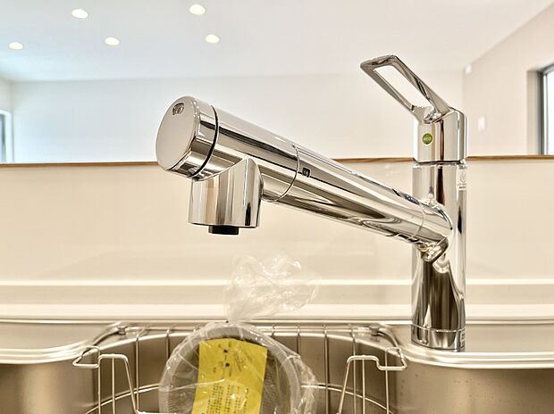 【その他設備(浄水器)】いつでも清潔なおいしいお水を。一つの水栓で水道水と浄水を使い分け。