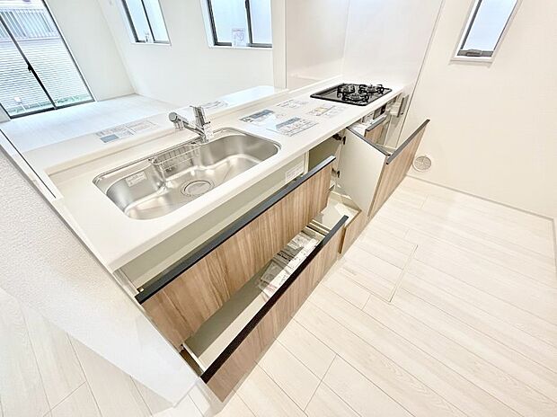 【その他設備(スライド収納)】◆2号棟◆使いやすさを優先したスライド式収納タイプ!