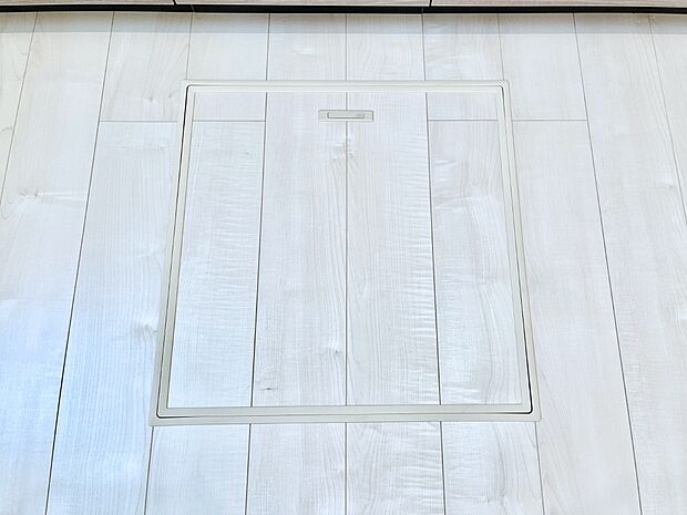 【その他設備(床下収納)】◆２号棟◆床下収納付き！日用品・非常用品の収納にも大活躍。