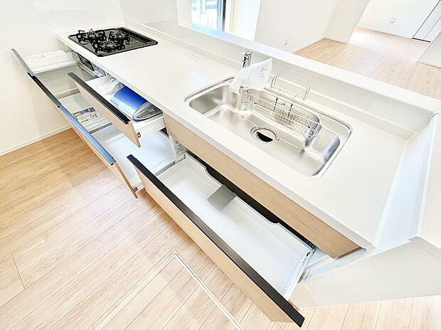 【その他設備(スライド収納)】◆A号棟◆スライド式収納なので上からの出し入れが可能！腰をかがめずに楽々！ 