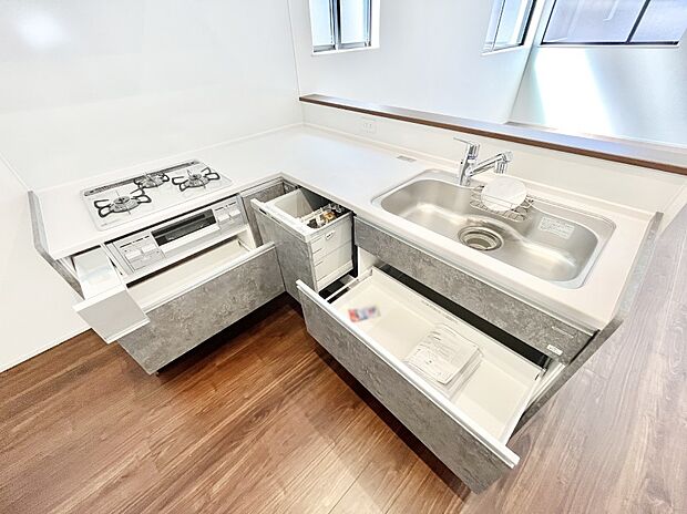 【その他設備(スライド収納)】◆２号棟◆使いやすさを優先したスライド式収納タイプ！