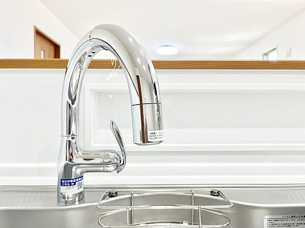 【その他設備(蛇口一体型浄水器)】いつでも清潔なおいしいお水を。一つの水栓で水道水と浄水を使い分け。