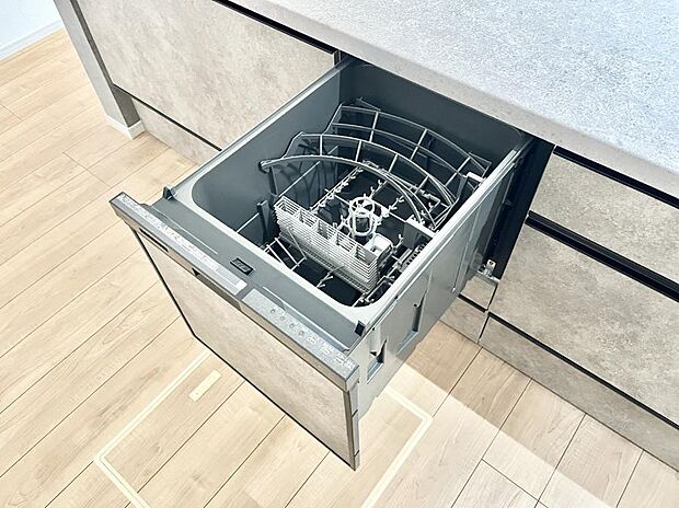 【その他設備(食洗機)】面倒なお片づけは食洗機にお任せ！家事の負担が減って、時間にも気持ちにもゆとりができます。