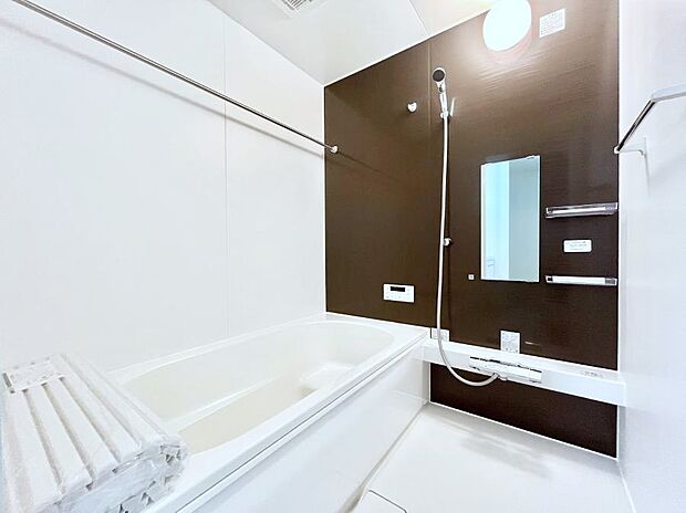 【浴室】◆１号棟◆～Bath Room～　落ち着いた雰囲気の浴室で明日に向けてリフレッシュ。浴室乾燥機能も付いているので洗い上がった洗濯物を、雨の日も天気を気にせず乾燥させることも可能です。