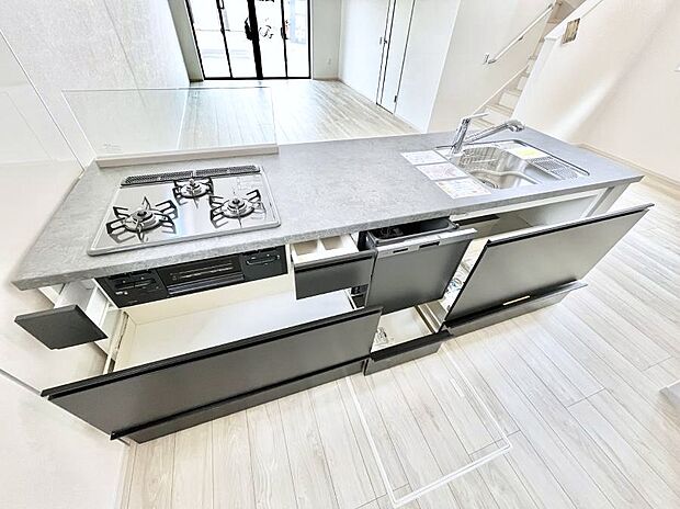 【その他設備(スライド収納)】◆１号棟◆使いやすさを優先したスライド式収納タイプ！