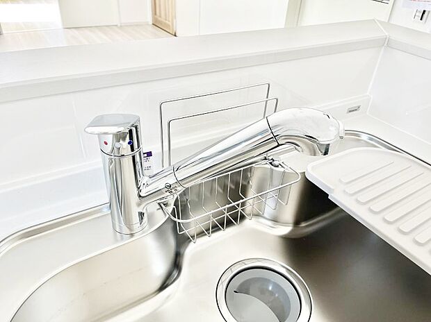 【その他設備(蛇口一体型浄水器)】いつでも清潔なおいしいお水を。一つの水栓で水道水と浄水を使い分け。