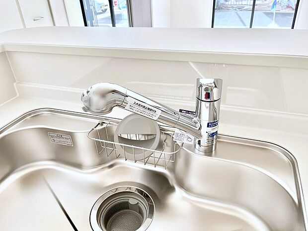 【その他設備(浄水器)】◆1号棟◆いつでも清潔なおいしいお水を。一つの水栓で水道水と浄水を使い分け。