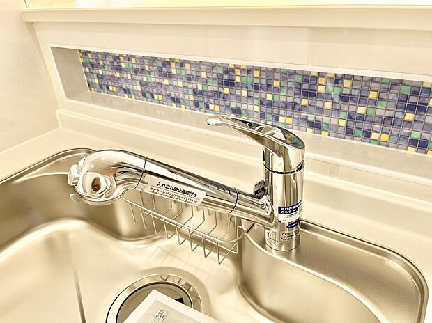 【その他設備(浄水器)】いつでも清潔なおいしいお水を。一つの水栓で水道水と浄水を使い分け。