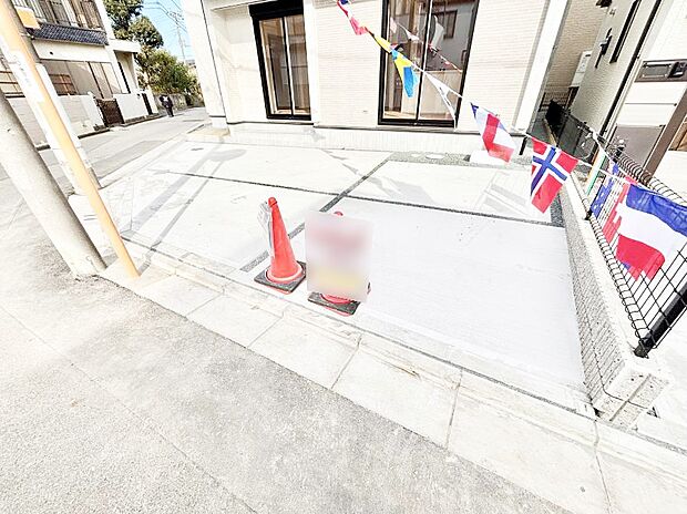 【駐車場】◆１号棟◆～Parking～　駐車場２台置けます！(車種による)自転車置き場や物置場として、お子様の遊ぶスペースとして、ゆとりある敷地だからこそ可能な多用途にご利用いただけるスペースです。