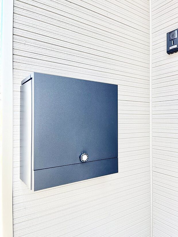 【その他現地】シンプルなデザインのポスト