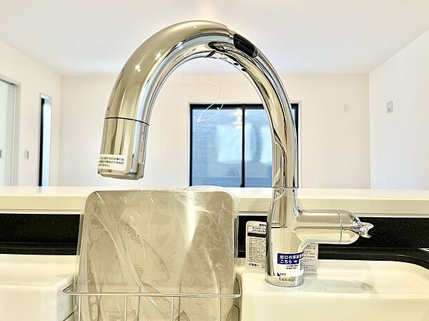 【その他設備(キッチン水栓)】◆1号棟◆毎日飲むお水だから浄水したお水をどうぞ！カートリッジを変えるだけの簡単設置で浄水されたお水が飲めるようになります。