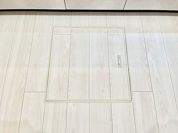 【その他設備(床下収納)】◆1号棟◆床下収納付き！日用品・非常用品の収納にも大活躍。