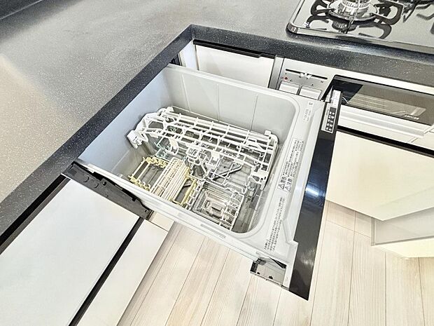 【その他設備(食洗機)】面倒なお片づけは食洗機にお任せ！家事の負担が減って、時間にも気持ちにもゆとりができます。