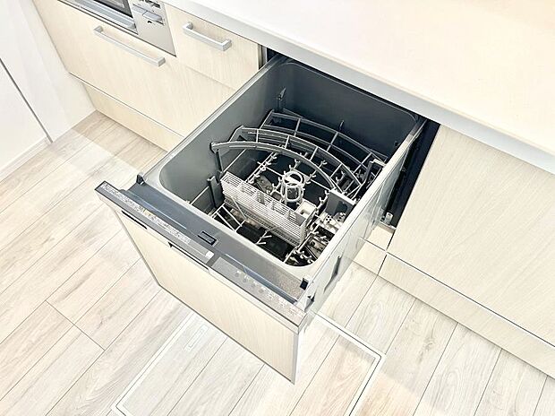 【その他設備(食洗機)】面倒なお片づけは食洗機にお任せ！家事の負担が減って、時間にも気持ちにもゆとりができます。