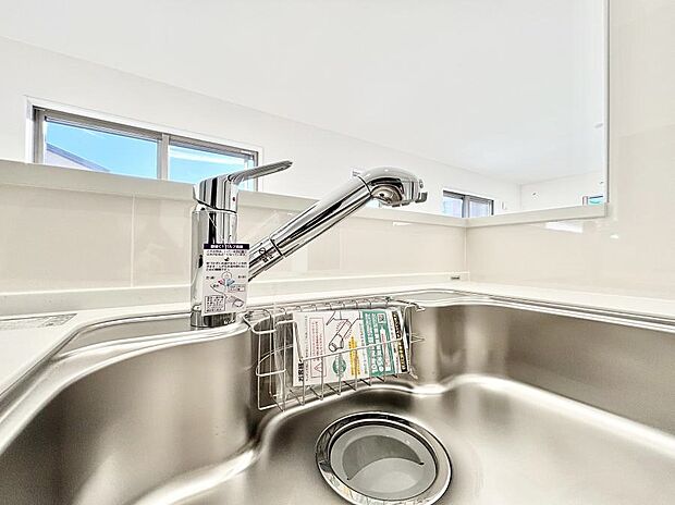 【その他設備(浄水器)】いつでも清潔なおいしいお水を。一つの水栓で水道水と浄水を使い分け。