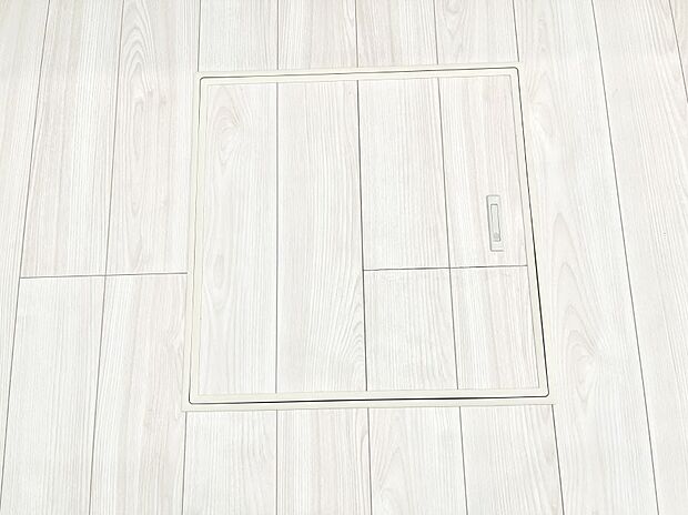 【その他設備(床下収納)】床下収納付き！日用品・非常用品の収納にも大活躍。