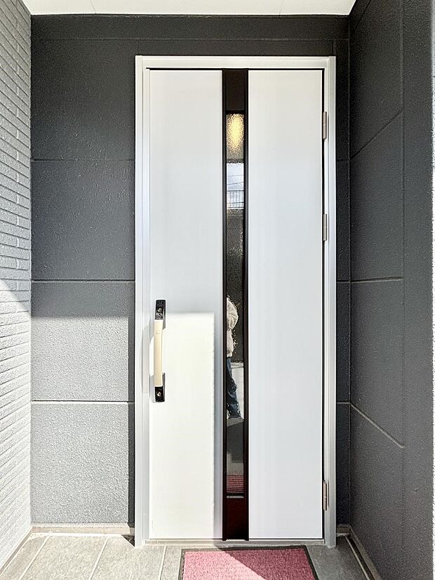 【玄関】ラクラク開錠！スマートコントロールキー付き玄関ドア。