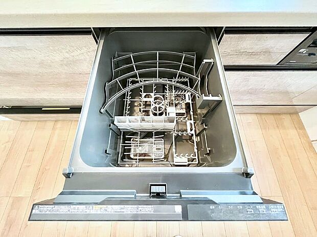 【その他設備(食洗機)】◆1号棟◆面倒なお片づけは食洗機にお任せ！家事の負担が減って、時間にも気持ちにもゆとりができます。