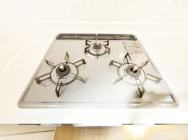 【その他設備(Siセンサーコンロ)】ガスコンロはSiセンサー搭載。火力調節や焦げ付き・消し忘れも防いでくれます。