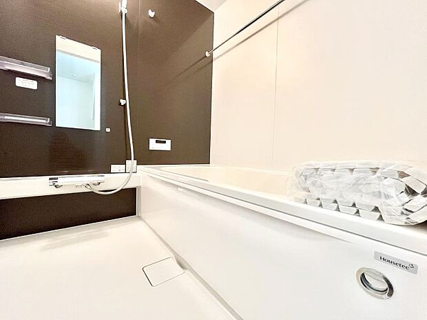 【浴室】◆１号棟◆～Bath Room～　足を伸ばして入浴することが可能！一日の疲れを癒す貴重なバスタイムです。お子様とご一緒でも十分な広さなので、リビングとは違った家族団欒のひと時をお楽しみいただけます。