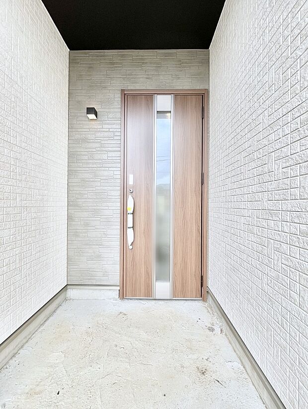 【玄関】大切な家族、来客を出迎える玄関。