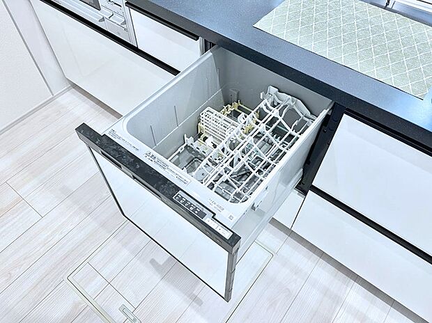 【その他設備(食洗機)】面倒なお片づけは食洗機にお任せ！家事の負担が減って、時間にも気持ちにもゆとりができます。