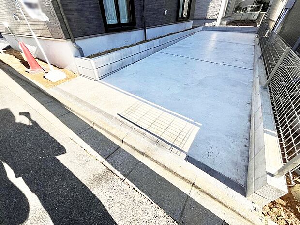 【駐車場】◆A号棟◆～Parking～　駐車場２台置けます！(車種による)自転車置き場や物置場として、お子様の遊ぶスペースとして、ゆとりある敷地だからこそ可能な多用途にご利用いただけるスペースです。