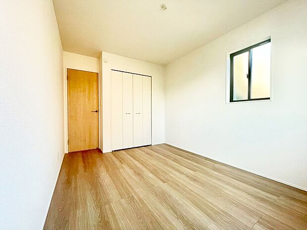 【寝室】収納が充実しているので居住スペースを広々使えます