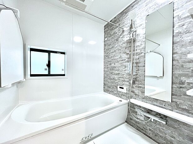 【浴室】落ち着いた雰囲気でゆっくりお寛ぎいただけるバスルーム